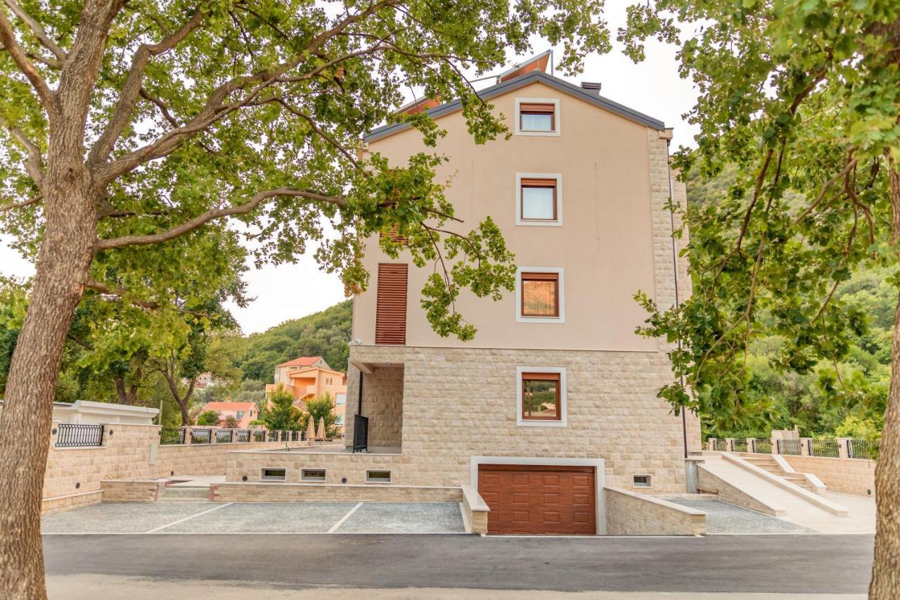Luxury Apartments Queen Petrovac エクステリア 写真