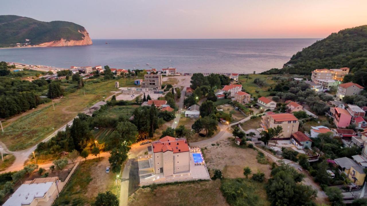 Luxury Apartments Queen Petrovac エクステリア 写真