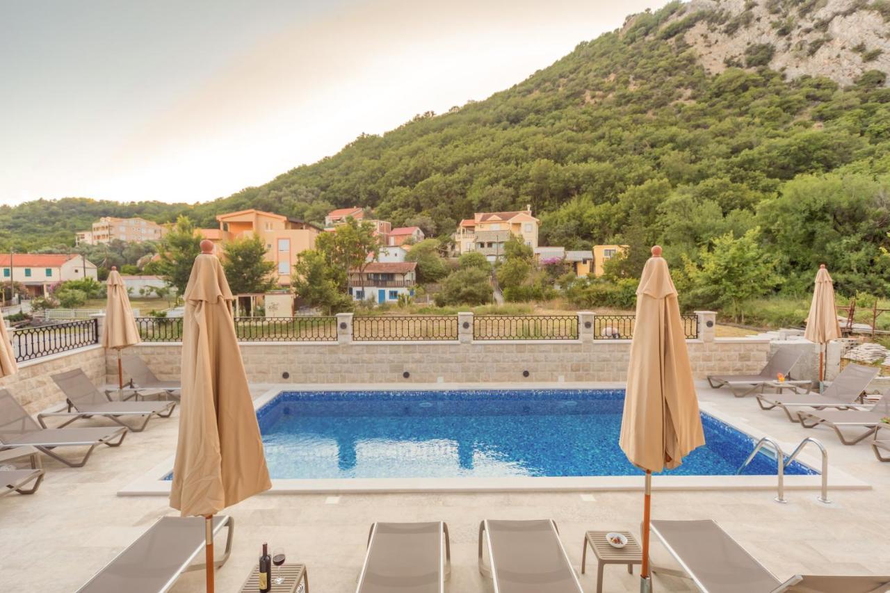Luxury Apartments Queen Petrovac エクステリア 写真