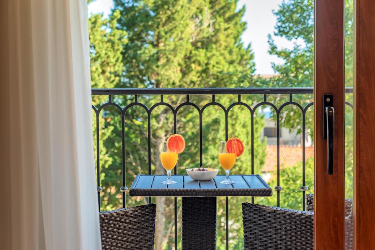 Luxury Apartments Queen Petrovac エクステリア 写真