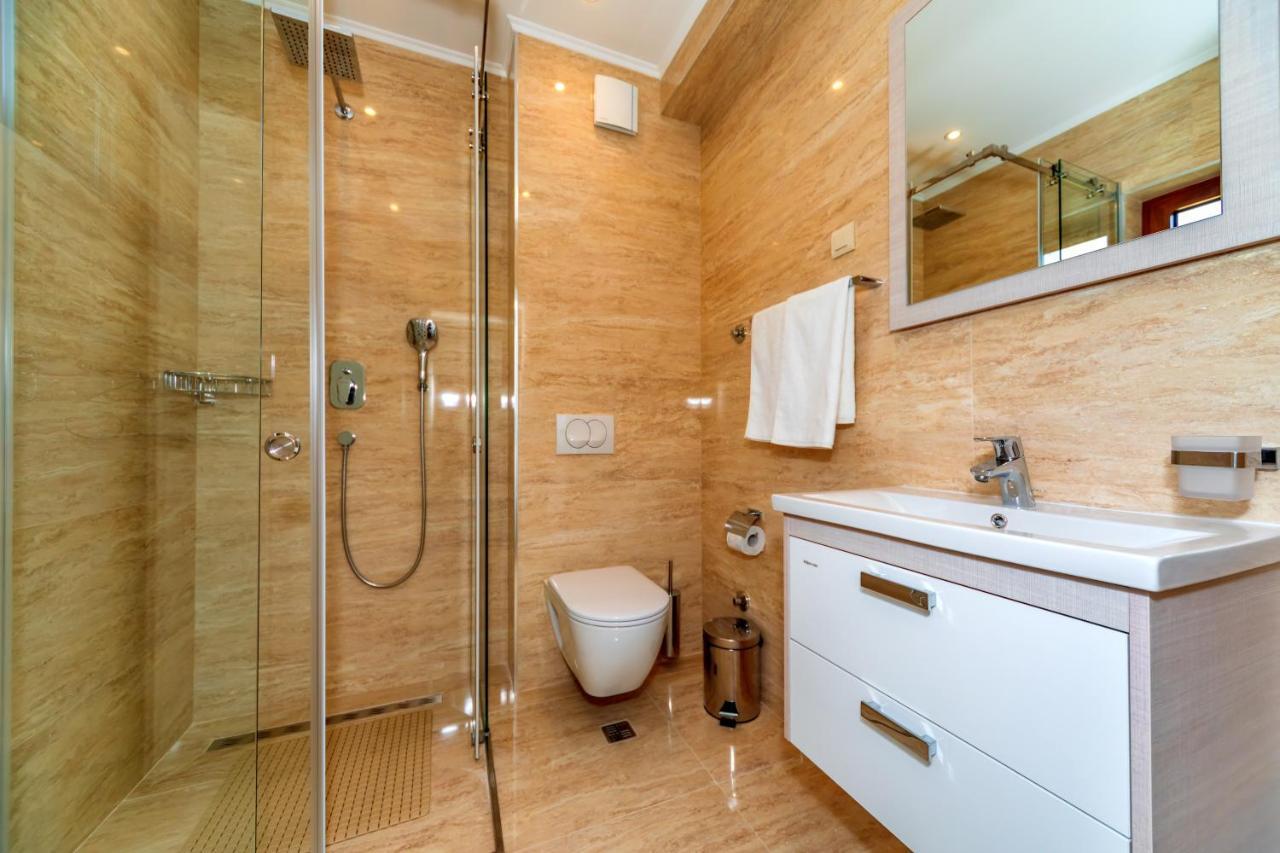 Luxury Apartments Queen Petrovac エクステリア 写真