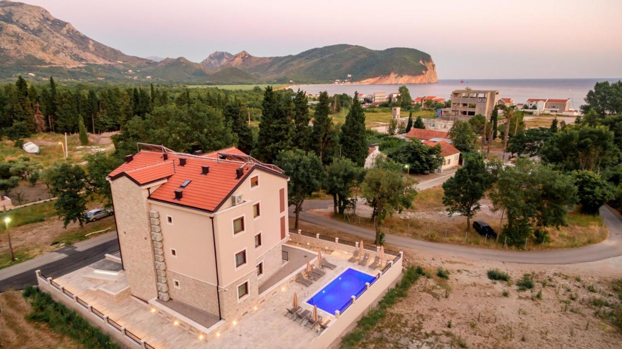 Luxury Apartments Queen Petrovac エクステリア 写真