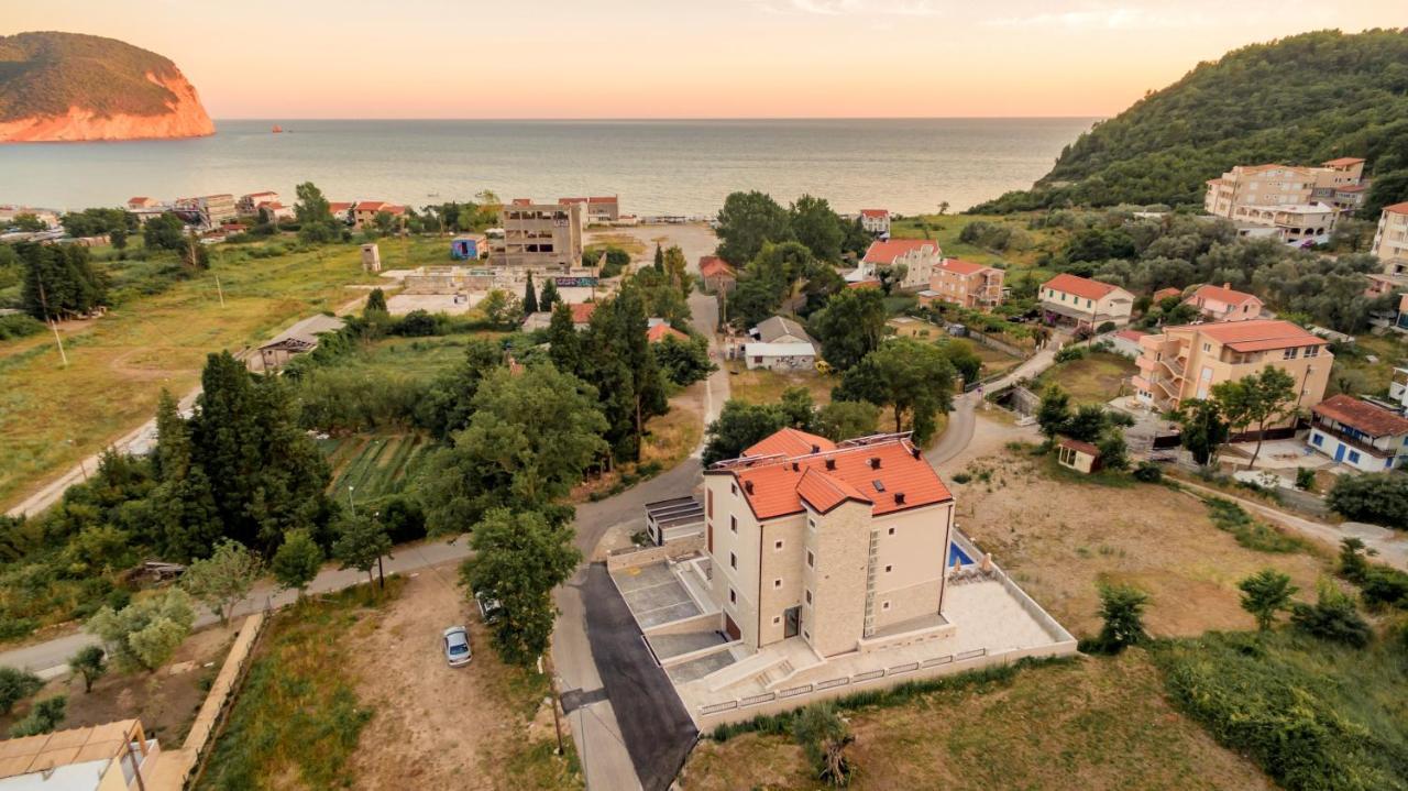 Luxury Apartments Queen Petrovac エクステリア 写真