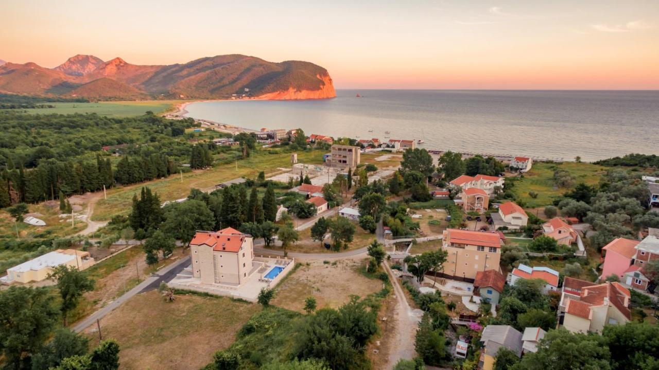 Luxury Apartments Queen Petrovac エクステリア 写真